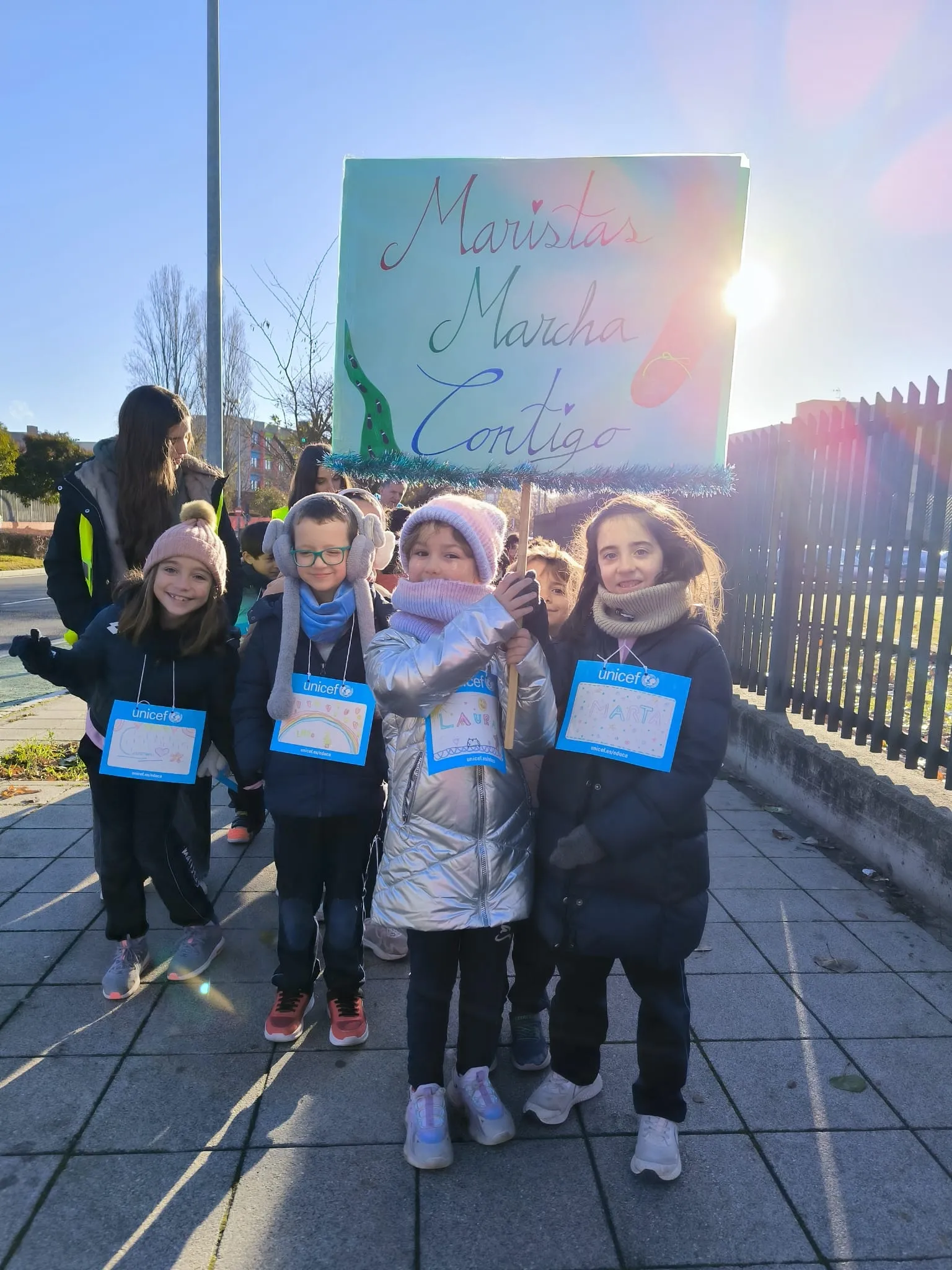 Alumnos de Maristas realizan una marcha para despedir el trimestre