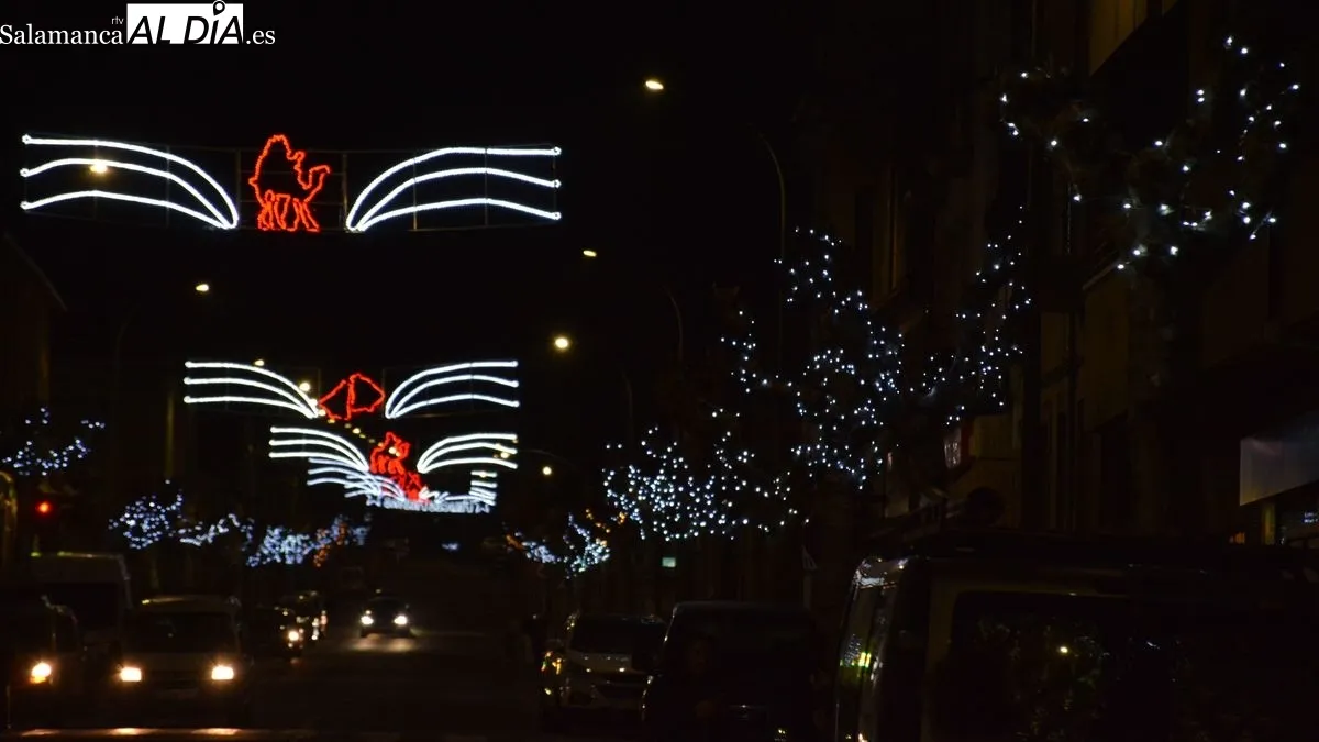 Foto 10 - El encendido del alumbrado en la carretera marca el inicio de la Navidad en Lumbrales