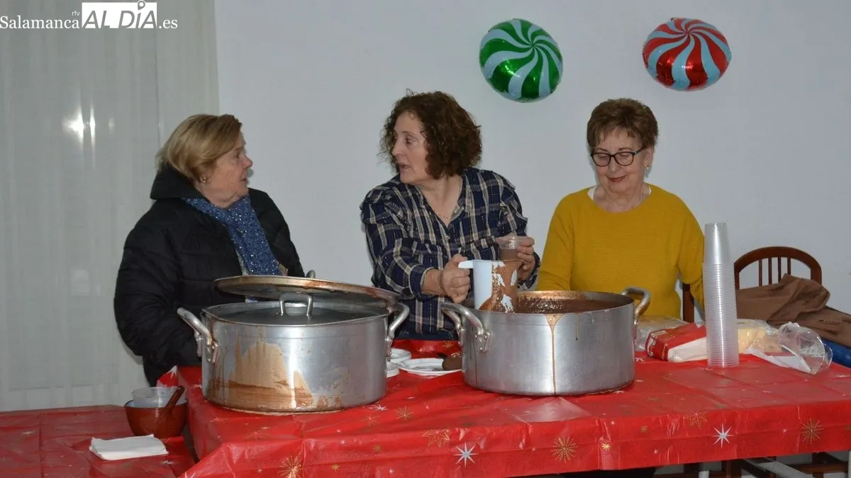 Vecinos de todas las edades han asistido al acto solidario
