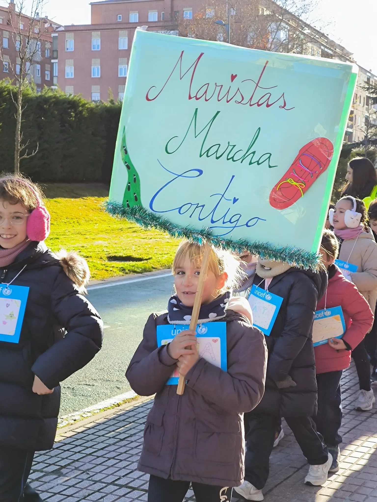 Alumnos de Maristas realizan una marcha para despedir el trimestre