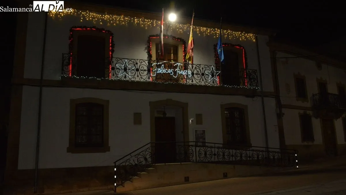 Foto 7 - El encendido del alumbrado en la carretera marca el inicio de la Navidad en Lumbrales