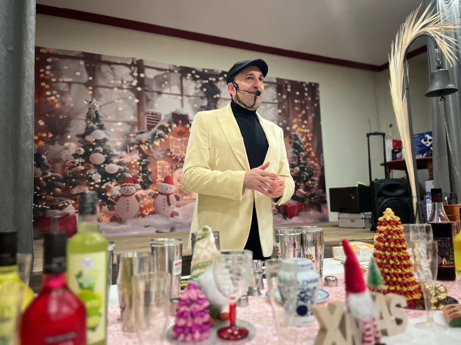Foto 5 - Grandes y peque&ntilde;os disfrutan en Matilla de los Ca&ntilde;os con el Taller de c&oacute;cteles navide&ntilde;os de Teo Marcos