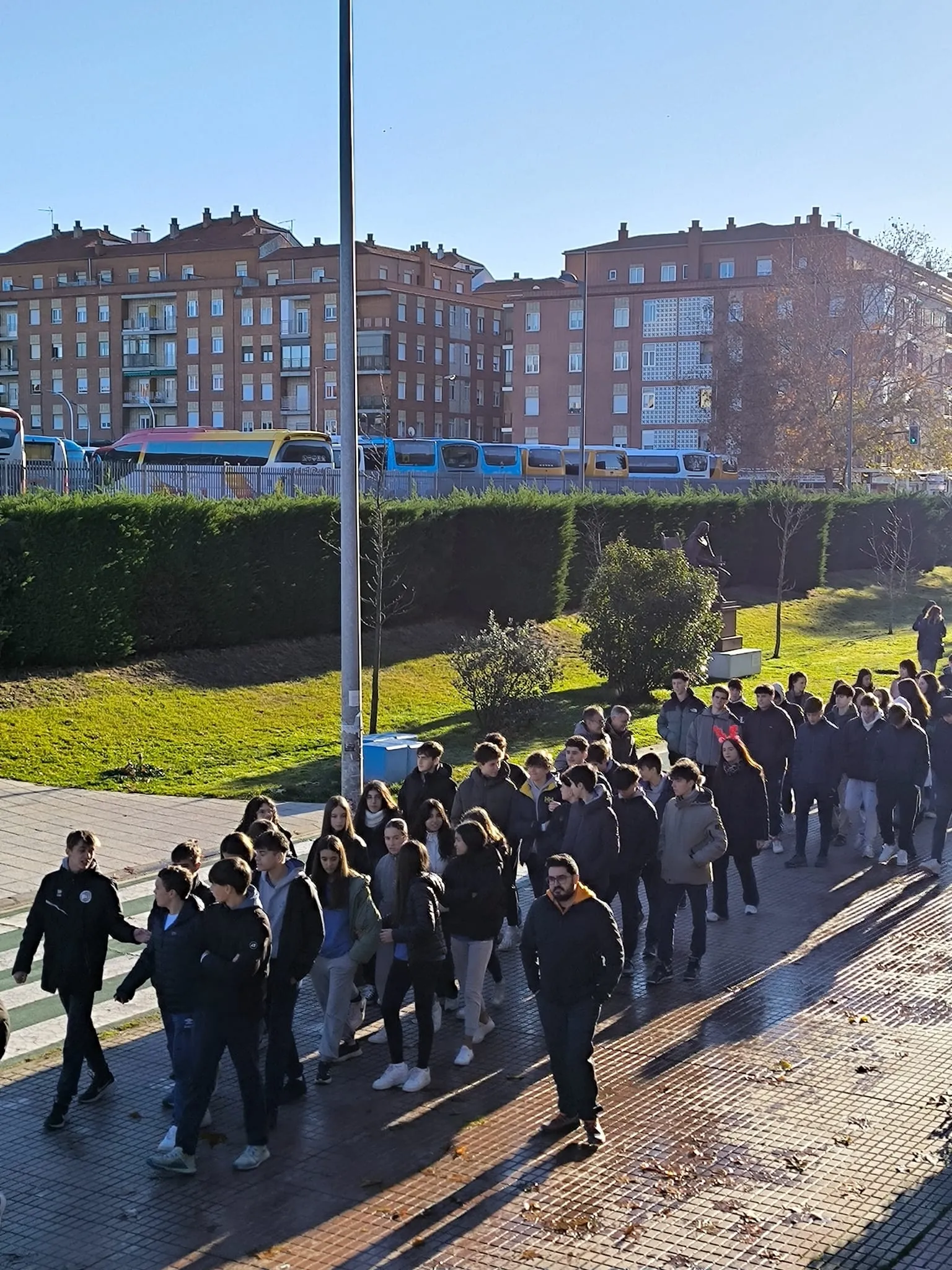 Alumnos de Maristas realizan una marcha para despedir el trimestre