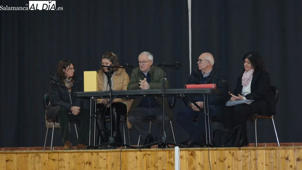 La asamblea informativa celebrada esta mañana congregó a más de 200 personas