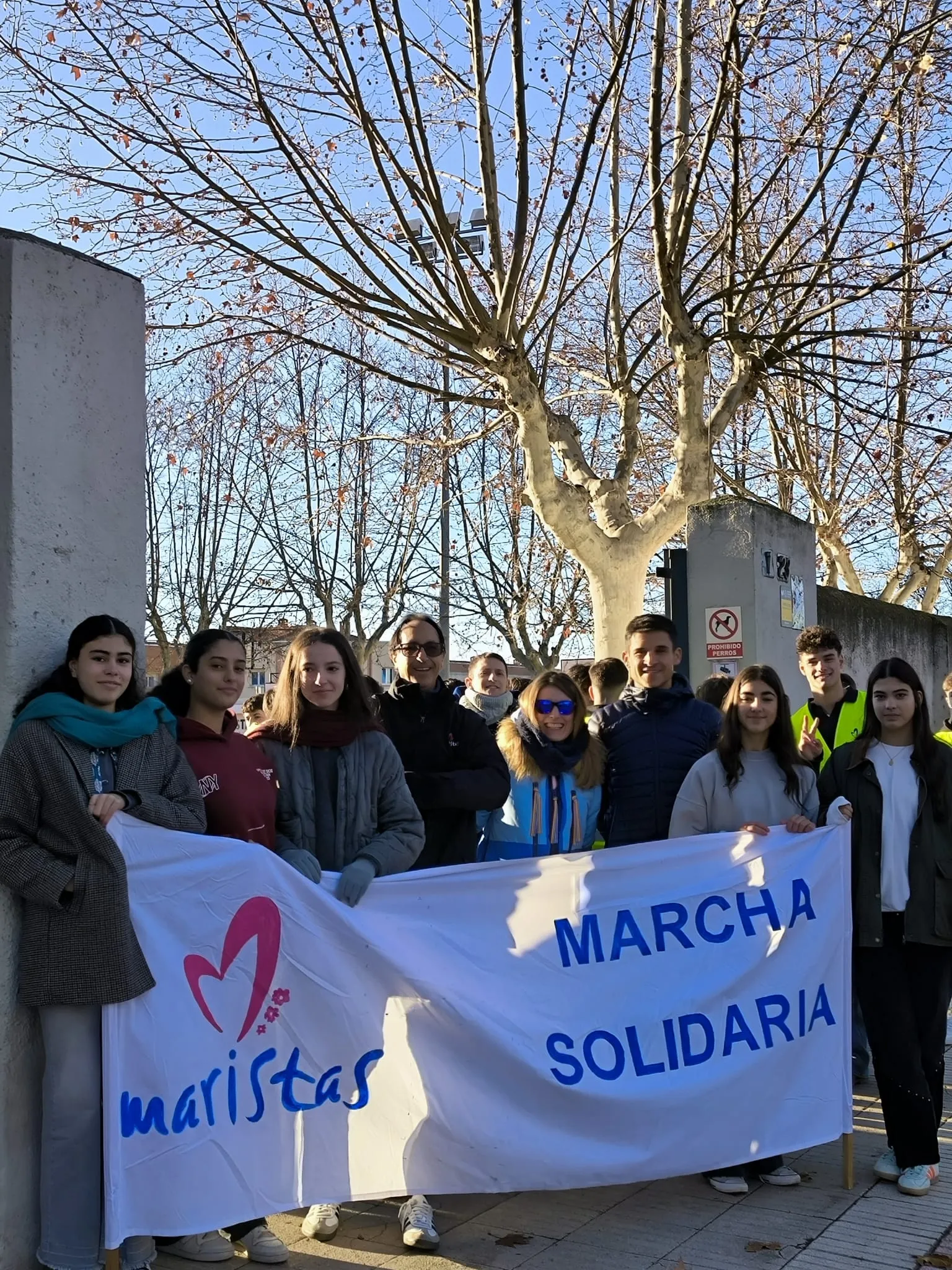 Alumnos de Maristas realizan una marcha para despedir el trimestre