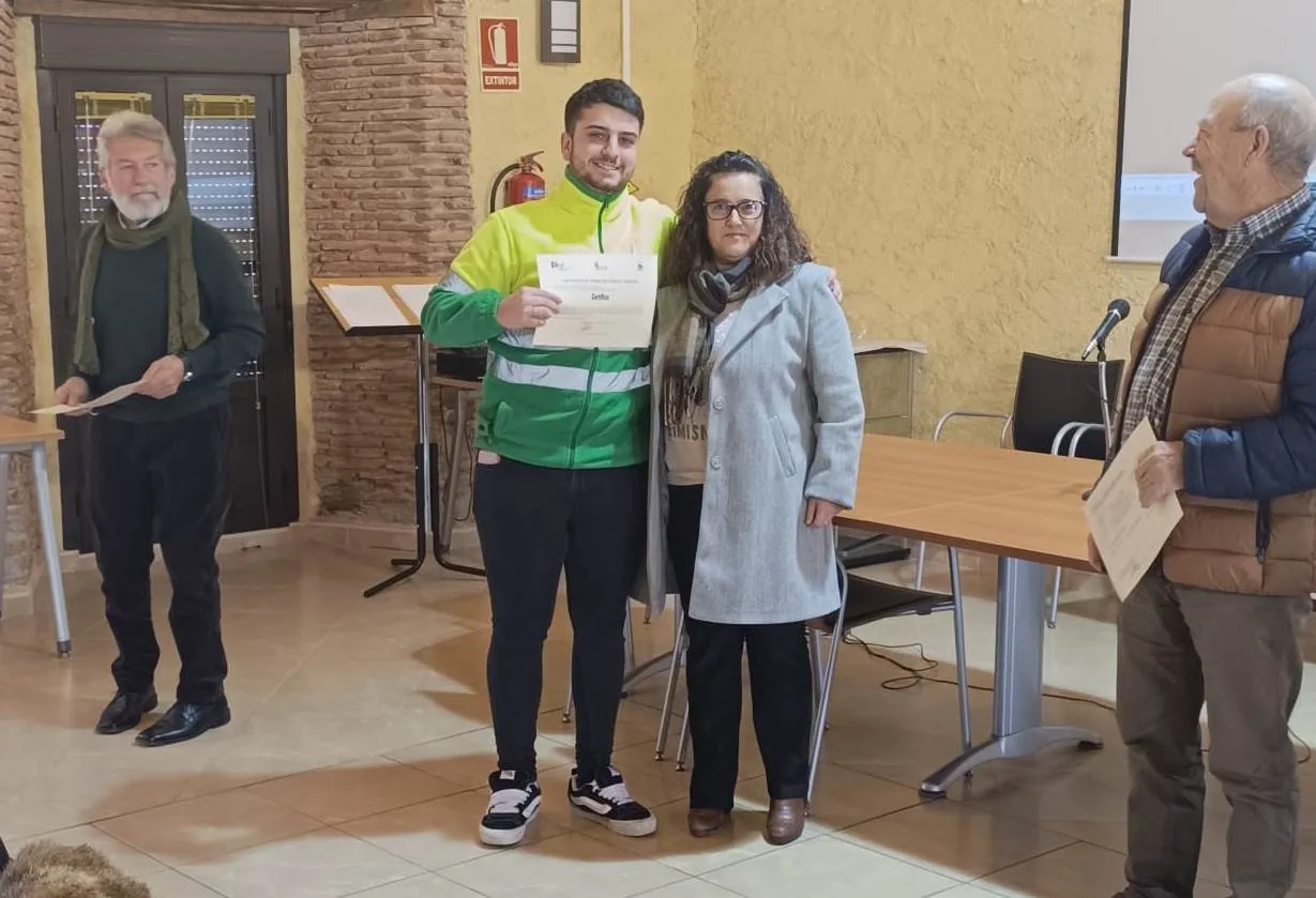 Foto 6 - Los alumnos de la acci&oacute;n &lsquo;Alto &Aacute;gueda Verde II&rsquo; reciben sus diplomas