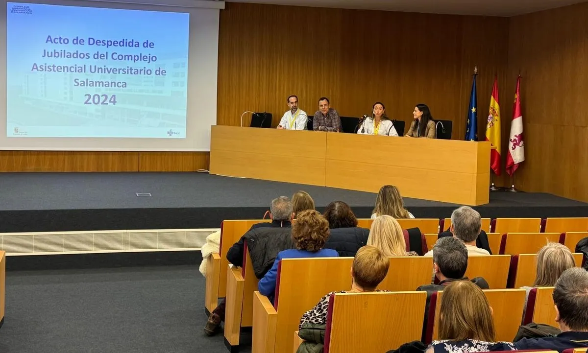 Acto de despedida para los profesionales que han culminado su vida laboral este año en el Complejo Asistencial Universitario de Salamanca
