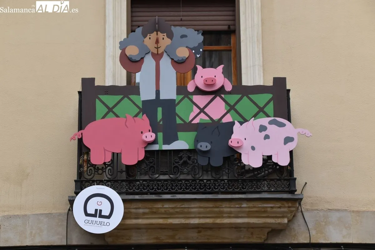 ‘Navidad en los balcones’ la iniciativa navideña de los comercios de la ciudad vieja de Salamanca| FOTO: Miguel González 