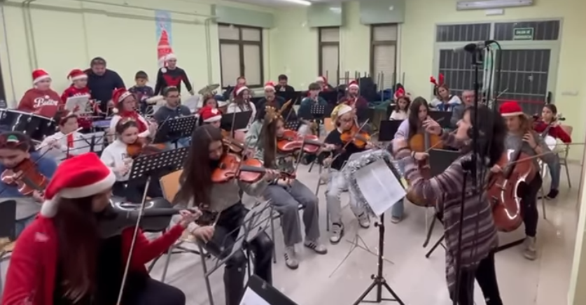 La Orquesta Sinfónica de Ciudad Rodrigo desea ‘Felices Fiestas’ tocando ‘Carol of the Bells’