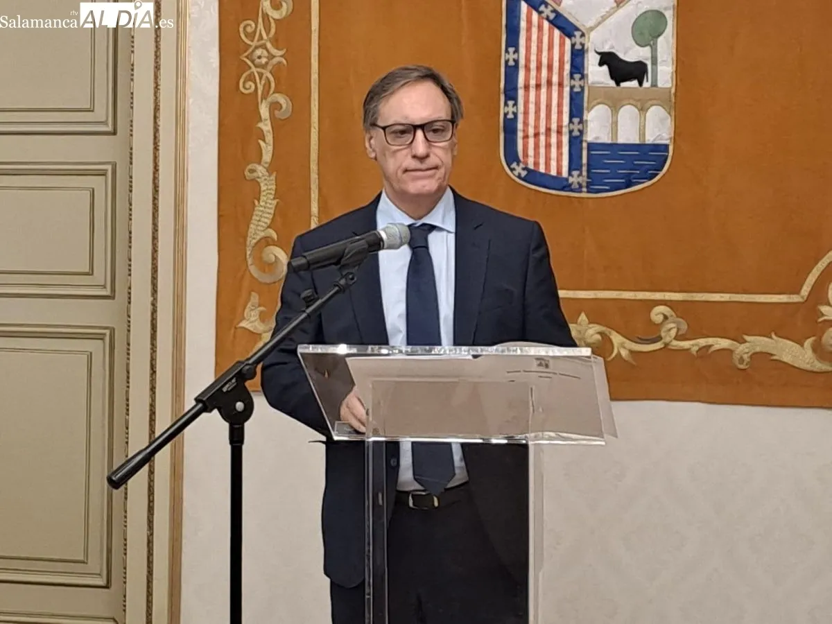 El alcalde, Carlos García Carbayo, y el concejal Fernando Rodríguez han presentado el proyecto de presupuestos del Ayuntamiento para 2025. Fotos: Víctor Jiménez 