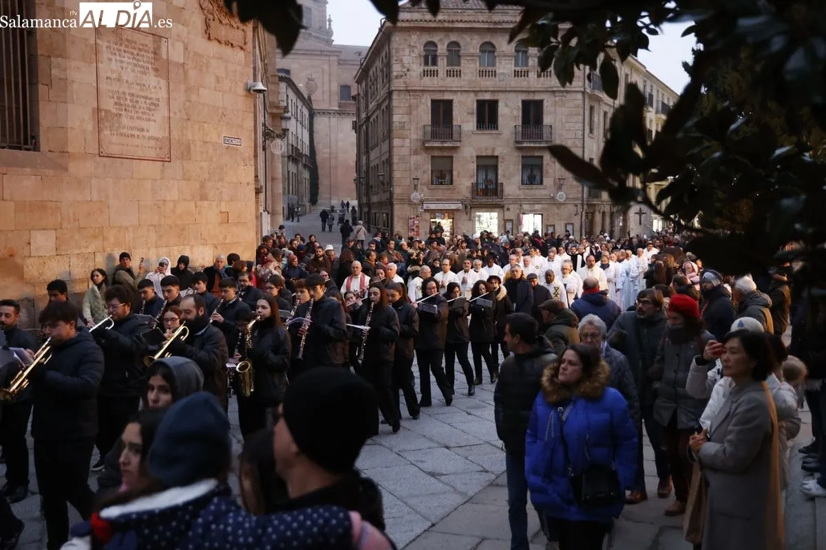 Peregrinación desde La Purísima hacia la Catedral en el inicio del Jubileo 2025 en Salamanca. Fotos: David Sañudo