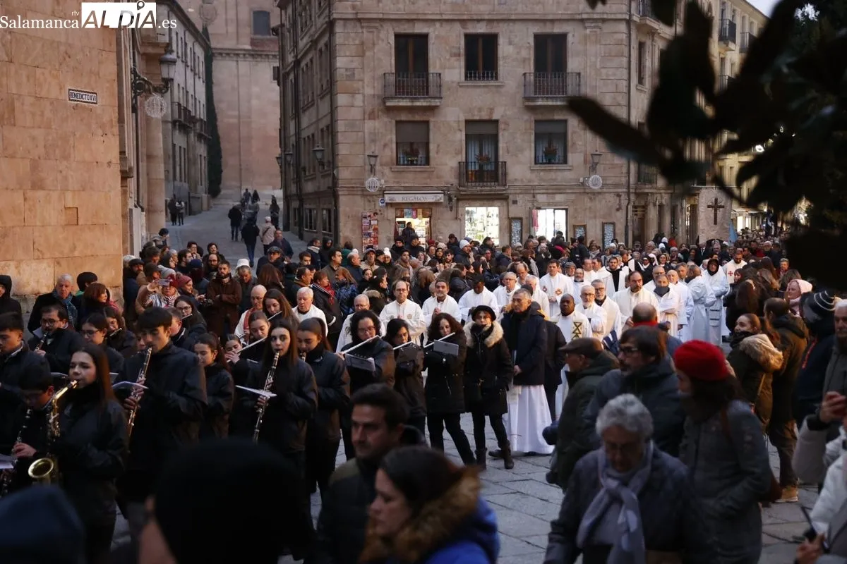 Peregrinación desde La Purísima hacia la Catedral en el inicio del Jubileo 2025 en Salamanca. Fotos: David Sañudo