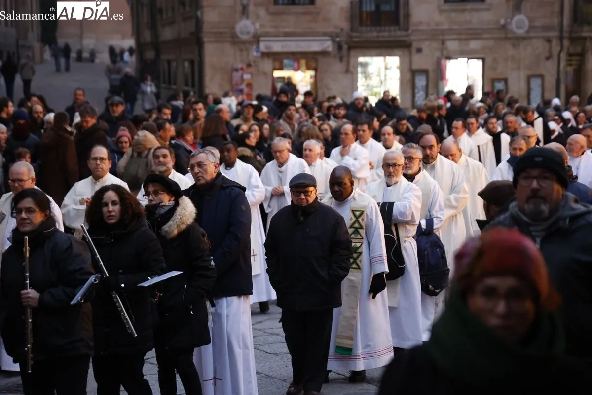 Peregrinación desde La Purísima hacia la Catedral en el inicio del Jubileo 2025 en Salamanca. Fotos: David Sañudo