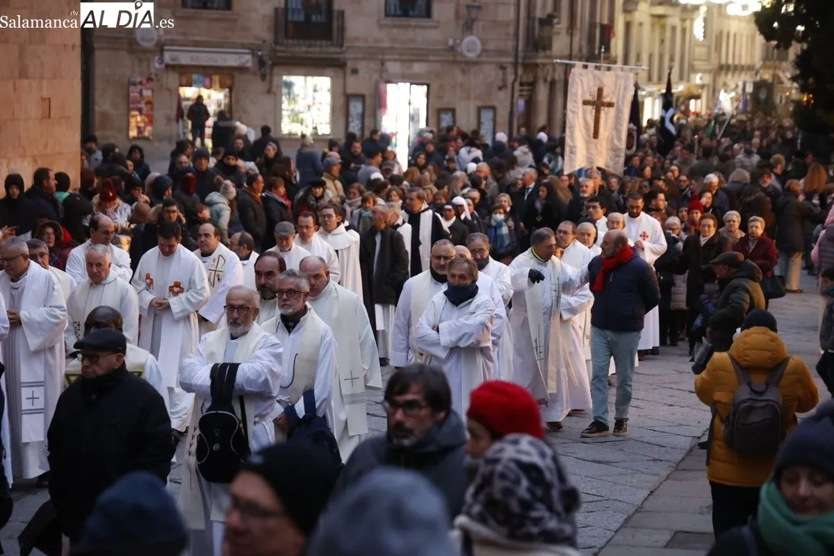 Peregrinación desde La Purísima hacia la Catedral en el inicio del Jubileo 2025 en Salamanca. Fotos: David Sañudo
