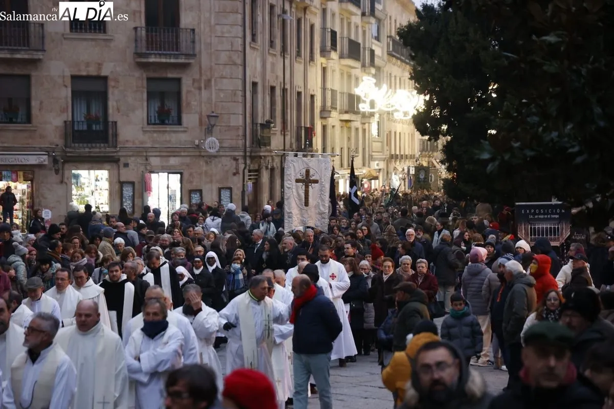 Peregrinación desde La Purísima hacia la Catedral en el inicio del Jubileo 2025 en Salamanca. Fotos: David Sañudo