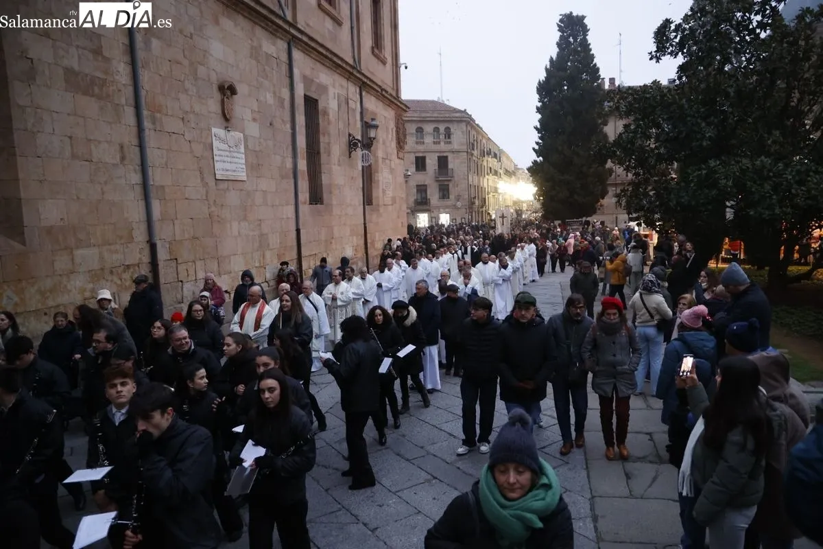 Peregrinación desde La Purísima hacia la Catedral en el inicio del Jubileo 2025 en Salamanca. Fotos: David Sañudo
