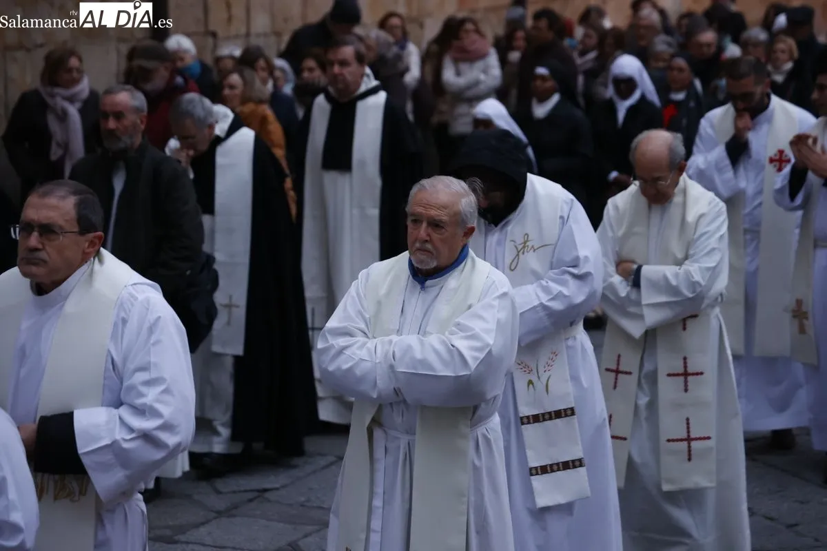 Peregrinación desde La Purísima hacia la Catedral en el inicio del Jubileo 2025 en Salamanca. Fotos: David Sañudo