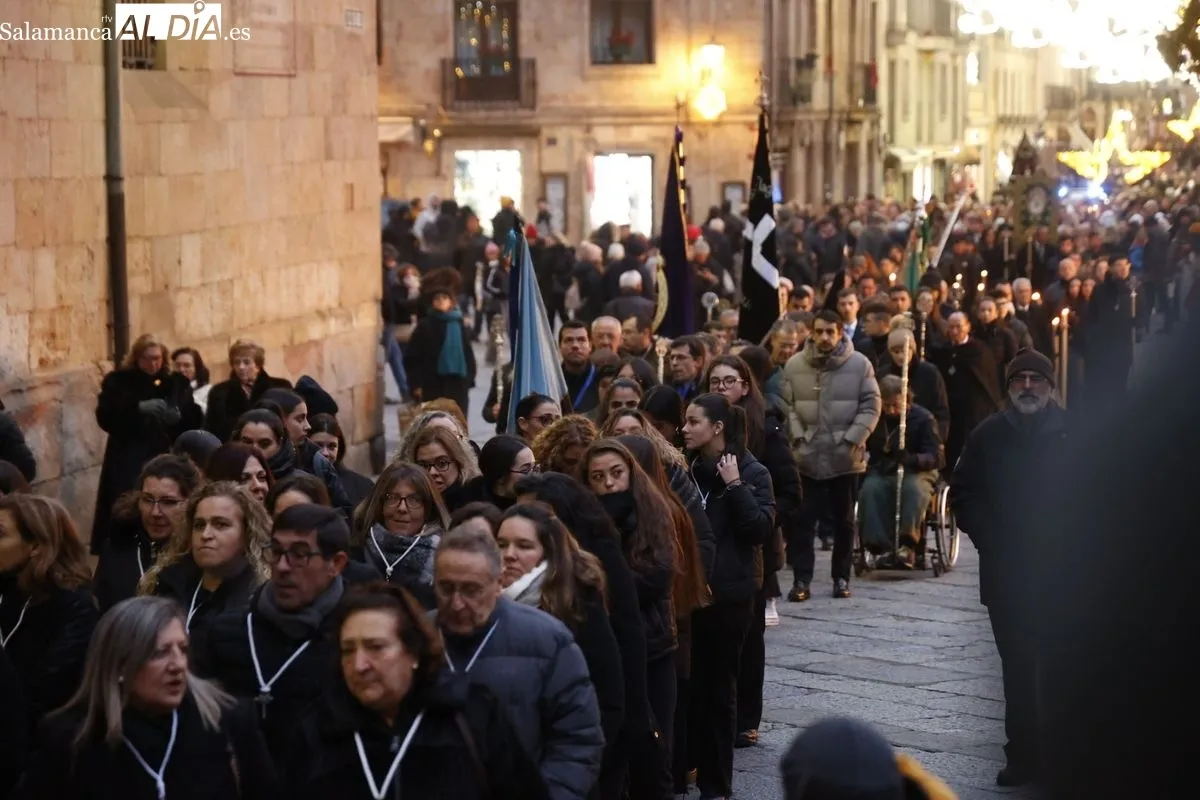 Peregrinación desde La Purísima hacia la Catedral en el inicio del Jubileo 2025 en Salamanca. Fotos: David Sañudo