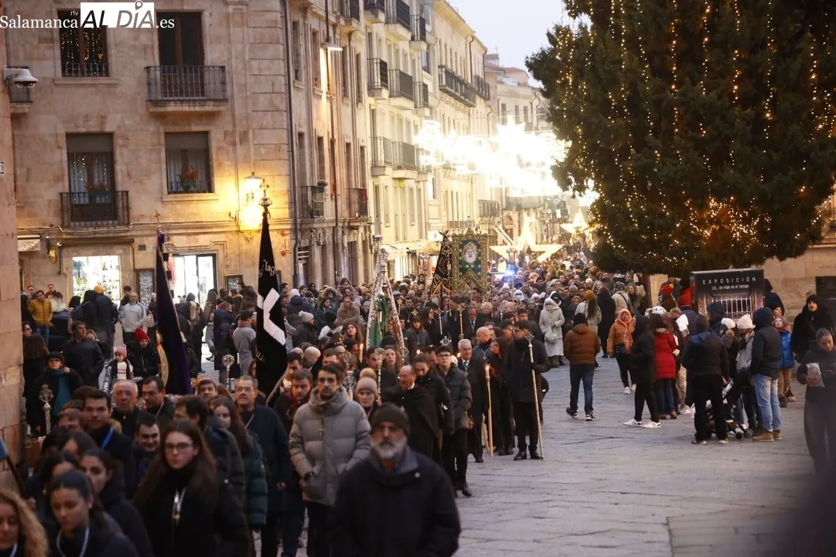 Peregrinación desde La Purísima hacia la Catedral en el inicio del Jubileo 2025 en Salamanca. Fotos: David Sañudo