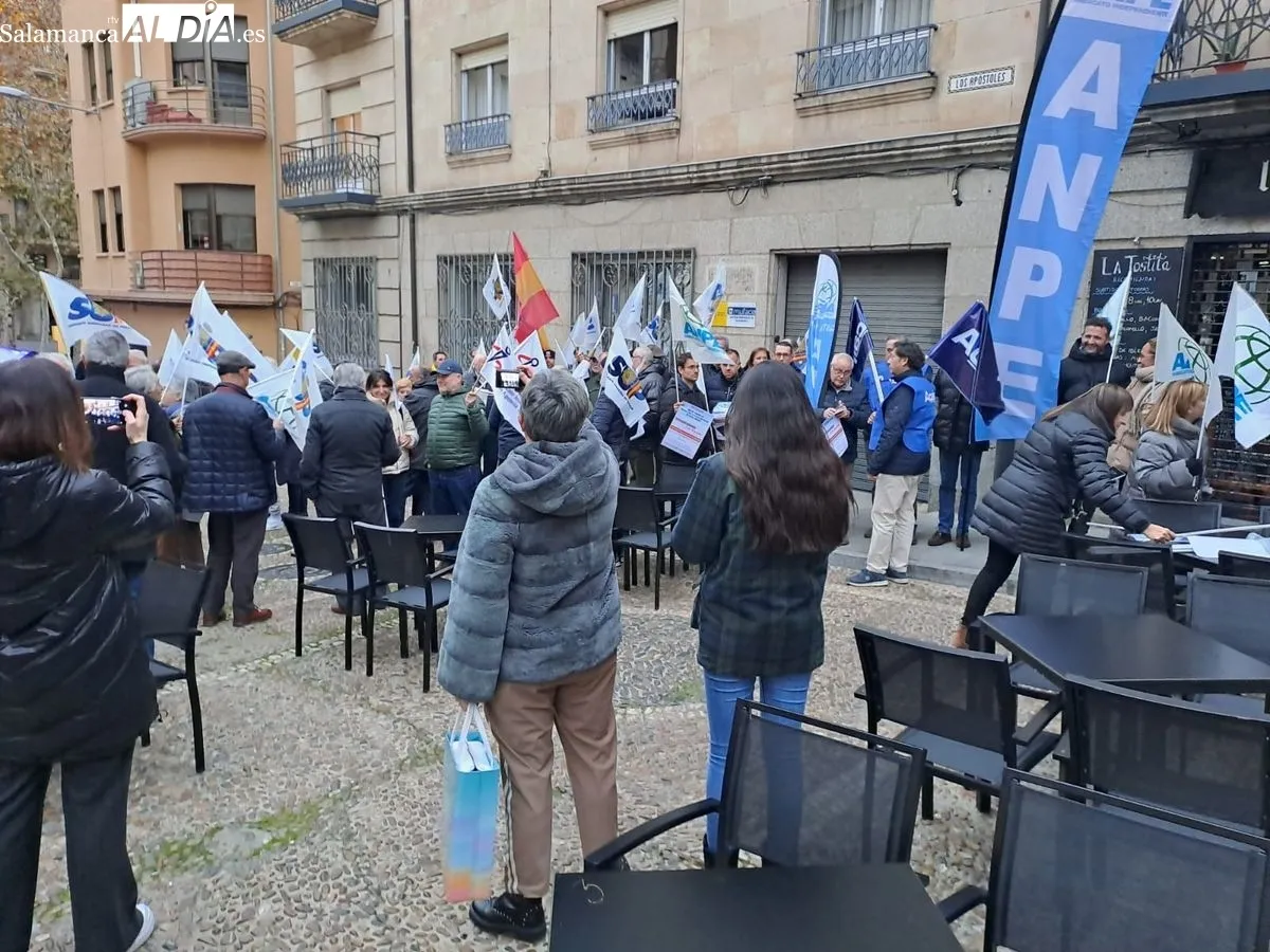 Concentración en Salamanca frente a la sede de MUFACE