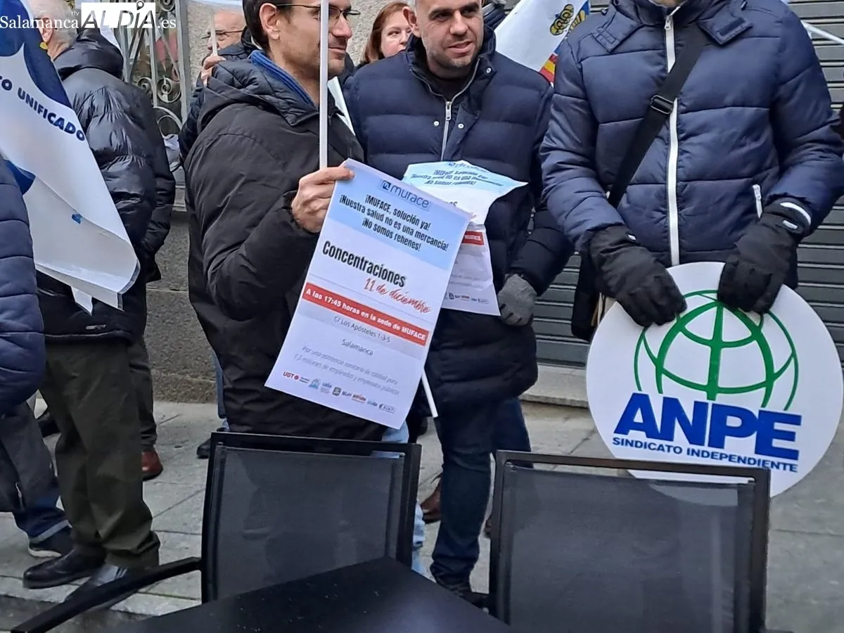 Concentración en Salamanca frente a la sede de MUFACE