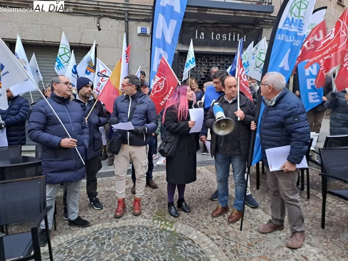 Concentración en Salamanca frente a la sede de MUFACE