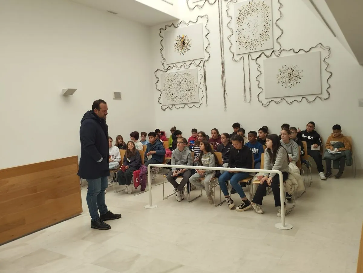 El alcalde de Santa Marta ha recibido a los alumnos de 6º de Primaria del colegio Carmen Martín Gaite