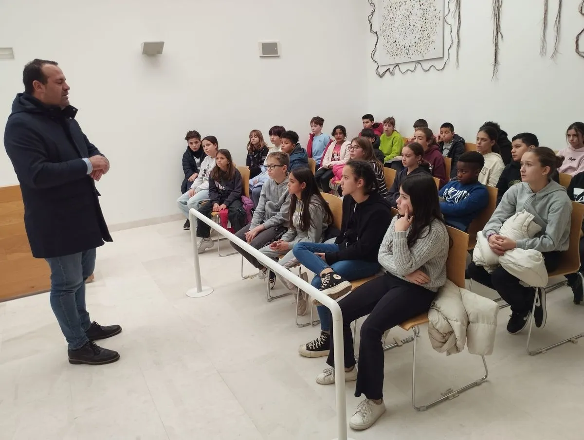 El alcalde de Santa Marta ha recibido a los alumnos de 6º de Primaria del colegio Carmen Martín Gaite