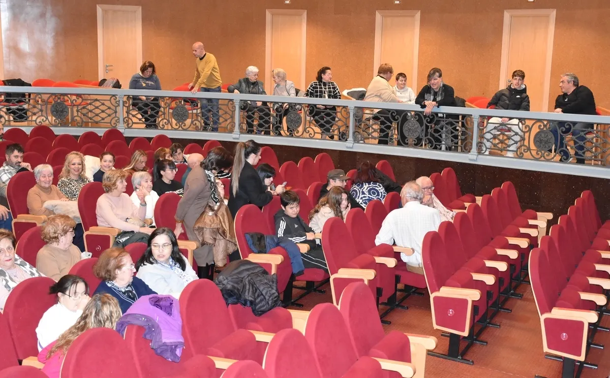 Foto 3 - Aires del &Aacute;gueda completa con sus villancicos el marat&oacute;n navide&ntilde;o del Teatro Nuevo