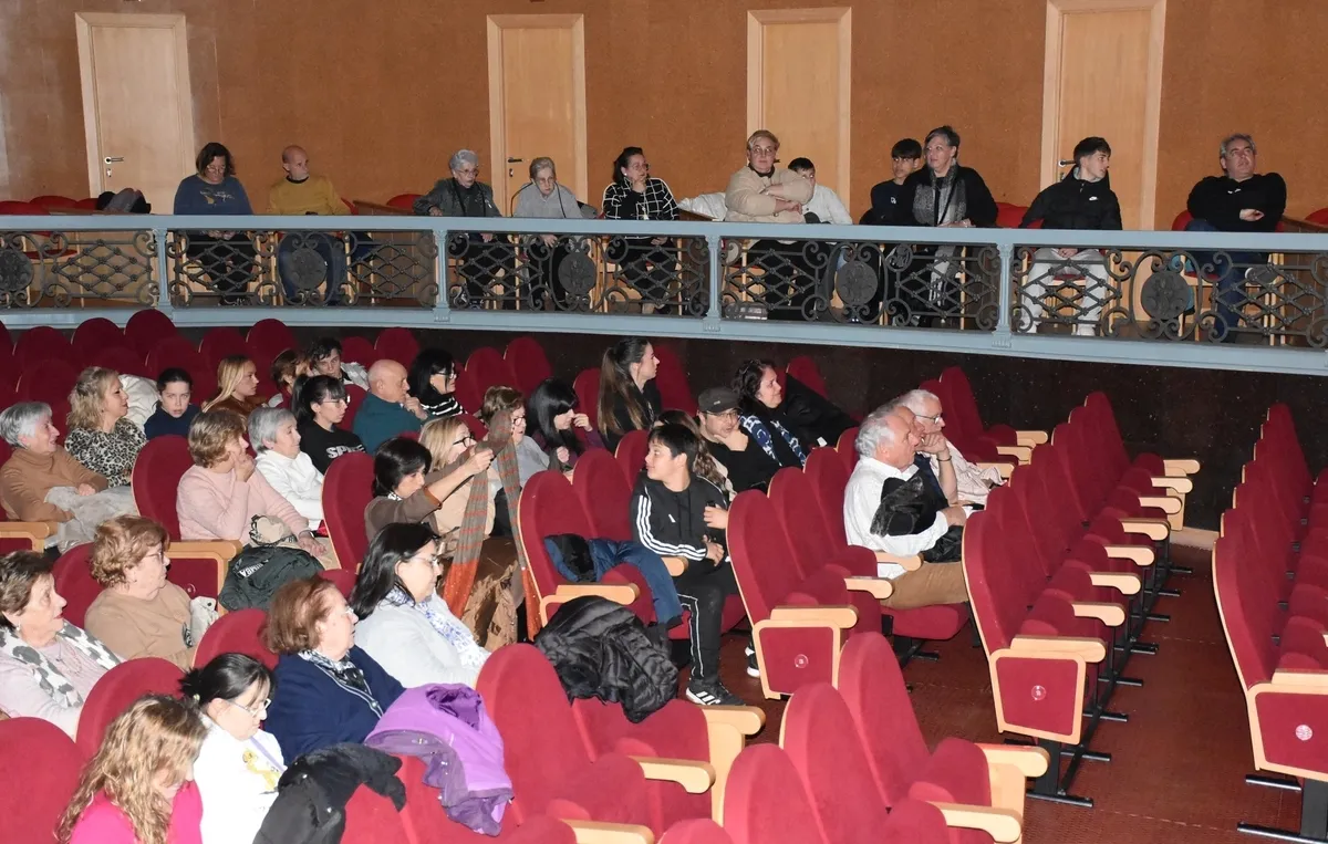 Foto 7 - Aires del &Aacute;gueda completa con sus villancicos el marat&oacute;n navide&ntilde;o del Teatro Nuevo