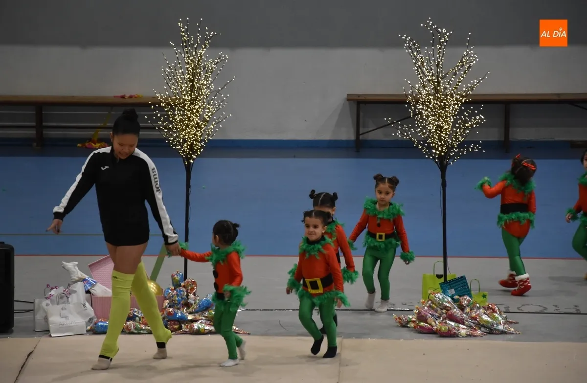 Foto 2 - El Club &Iacute;taca da lo mejor de s&iacute; ante familiares y amigos en su gala de Navidad