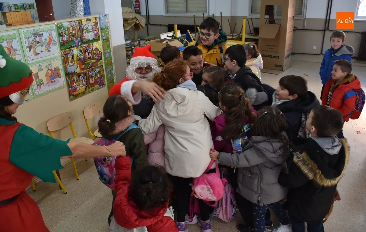 Foto 4 - Pap&aacute; Noel visita por sorpresa a los participantes en Conciliamos en Navidad