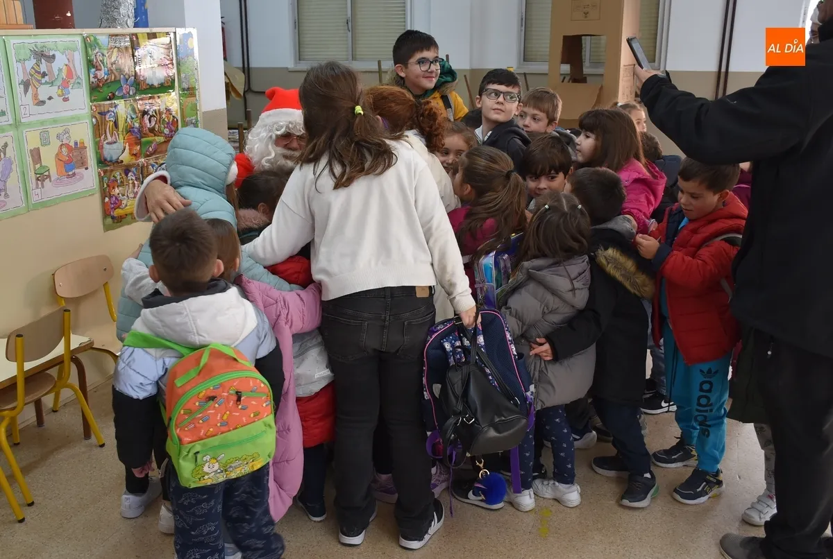 Foto 6 - Pap&aacute; Noel visita por sorpresa a los participantes en Conciliamos en Navidad