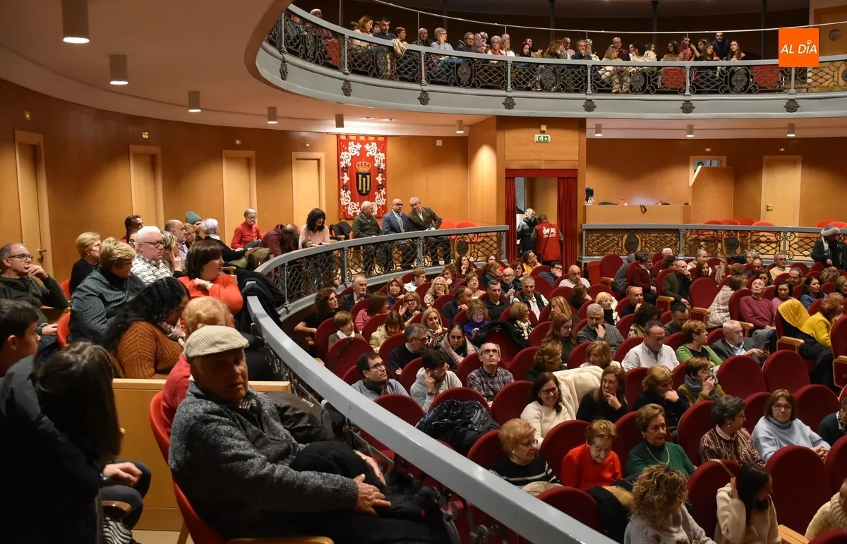 Foto 7 - La Banda de M&uacute;sica pone el broche con su esp&iacute;ritu navide&ntilde;o al 2024 del Teatro Nuevo