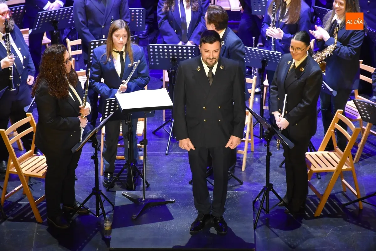 Foto 11 - La Banda de M&uacute;sica pone el broche con su esp&iacute;ritu navide&ntilde;o al 2024 del Teatro Nuevo