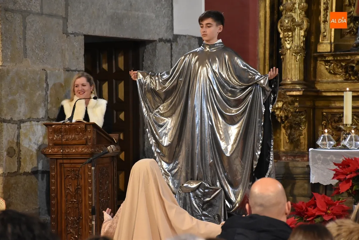 Foto 6 - Los j&oacute;venes de San Andr&eacute;s ofrecen un auto sacramental como complemento a la Misa del Gallo