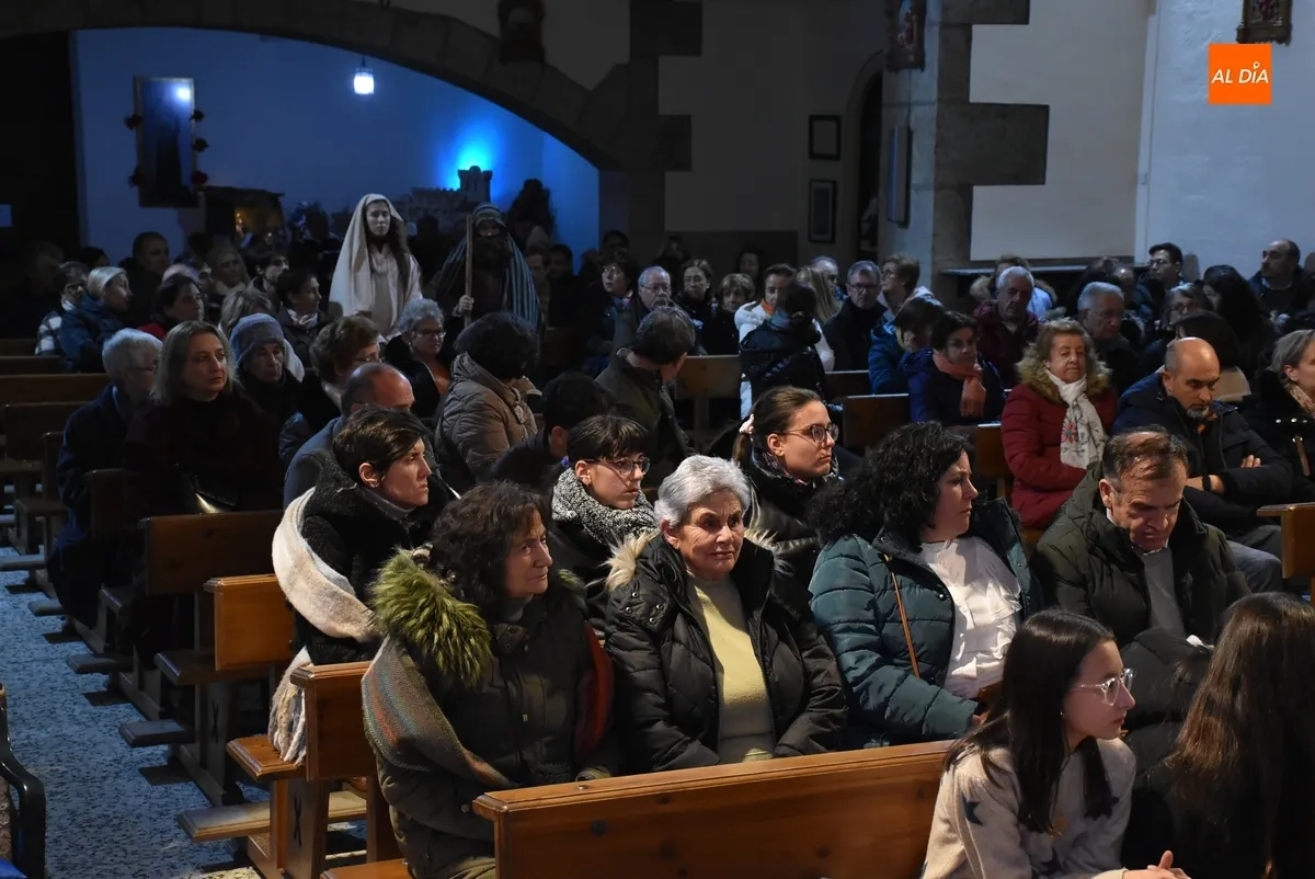 Foto 10 - Los j&oacute;venes de San Andr&eacute;s ofrecen un auto sacramental como complemento a la Misa del Gallo