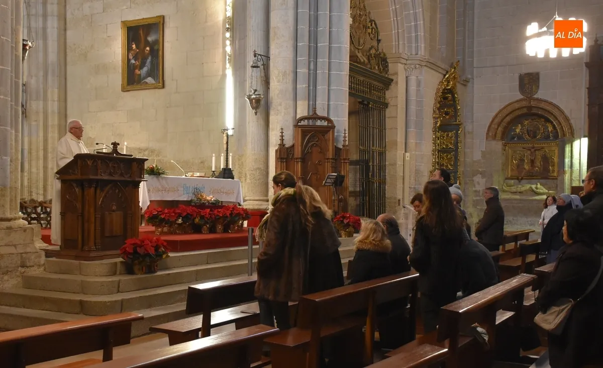 Foto 2 - El Obispo preside en la Catedral la Misa Estacional con motivo de la Natividad del Se&ntilde;or
