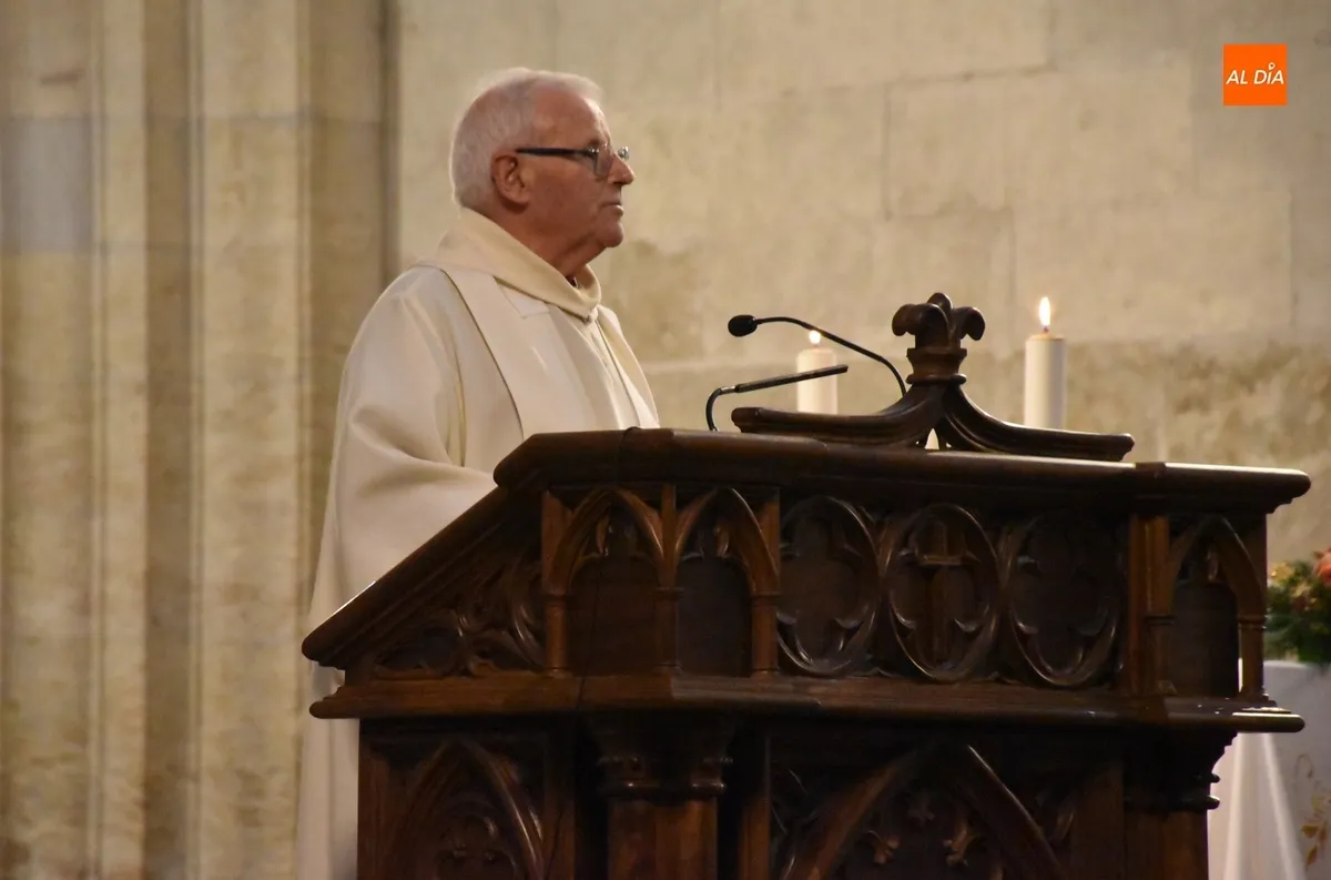 Foto 3 - El Obispo preside en la Catedral la Misa Estacional con motivo de la Natividad del Se&ntilde;or