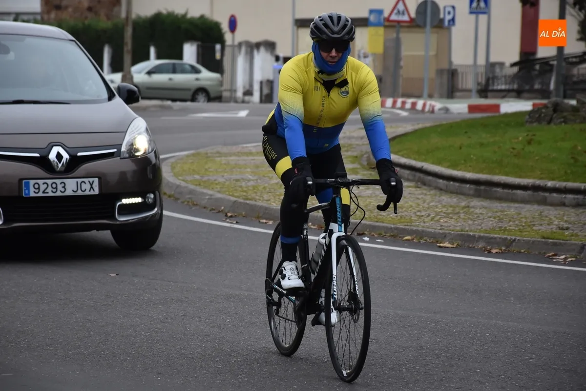 Foto 4 - Una treintena de ciclistas disfrutan juntos de la &uacute;ltima gran ruta del 2024