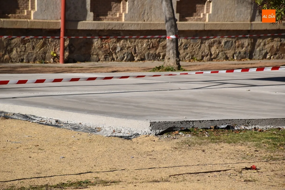 Foto 3 - Remozada la pista de baloncesto del patio del Colegio San Francisco