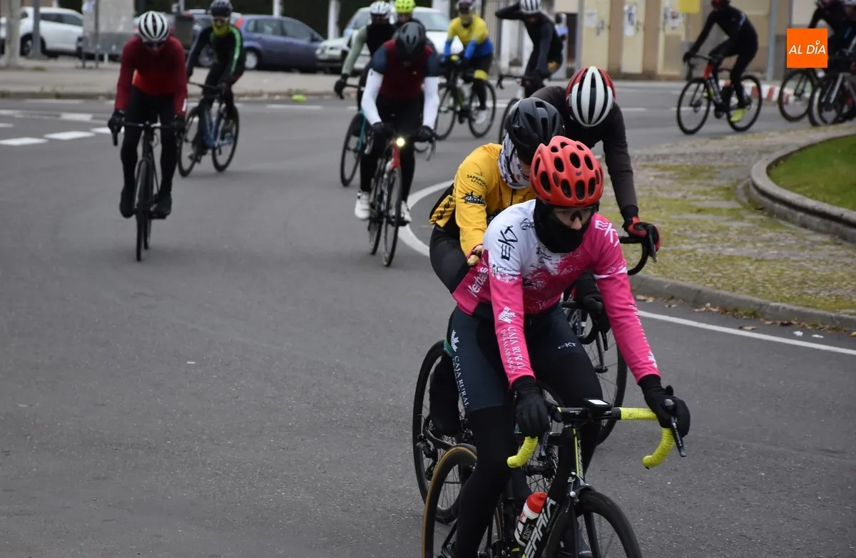 Foto 7 - Una treintena de ciclistas disfrutan juntos de la &uacute;ltima gran ruta del 2024
