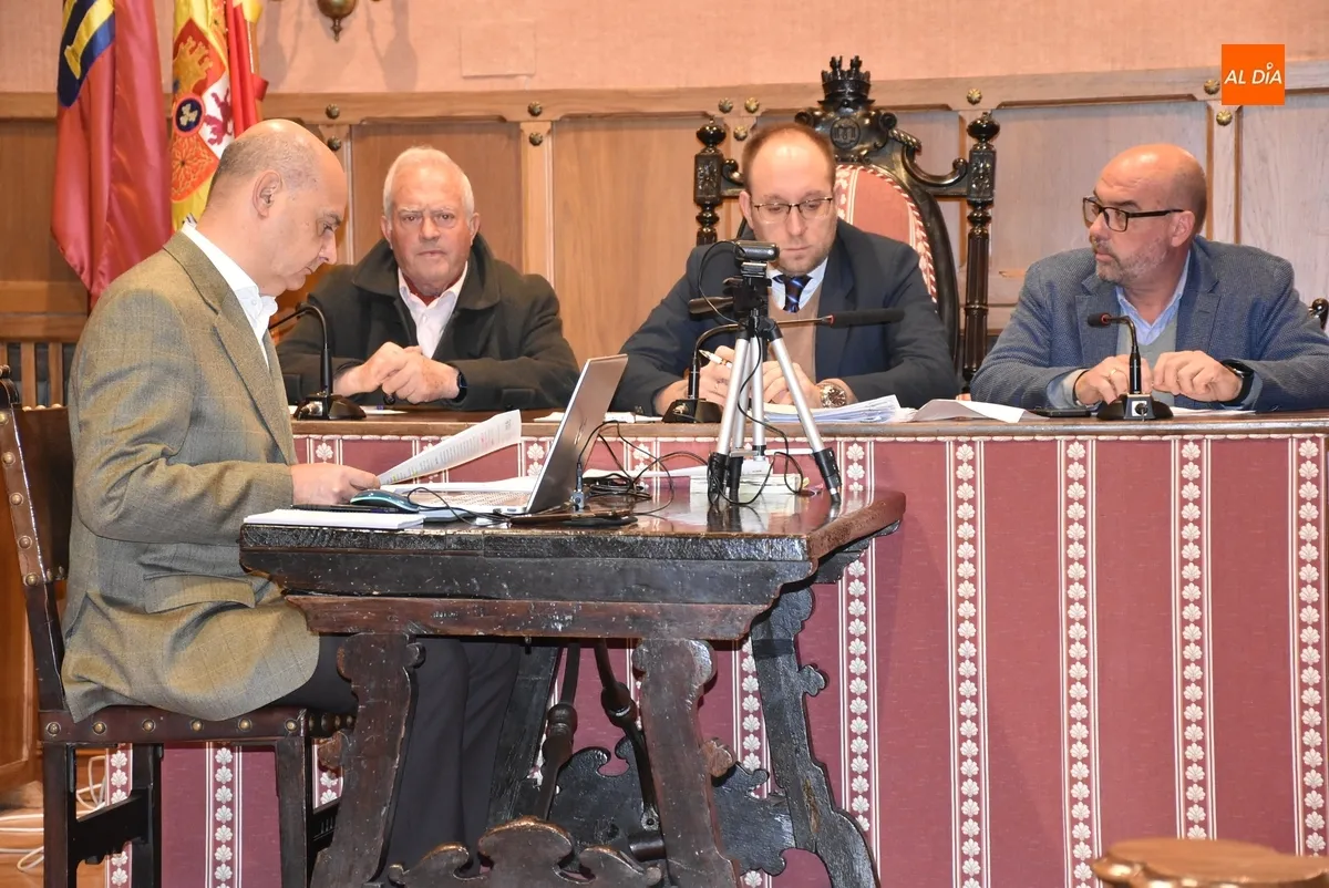 Foto 3 - Aprobado el Presupuesto para 2025 con un debate centrado en impuestos, el ICIO de las placas y Terralba