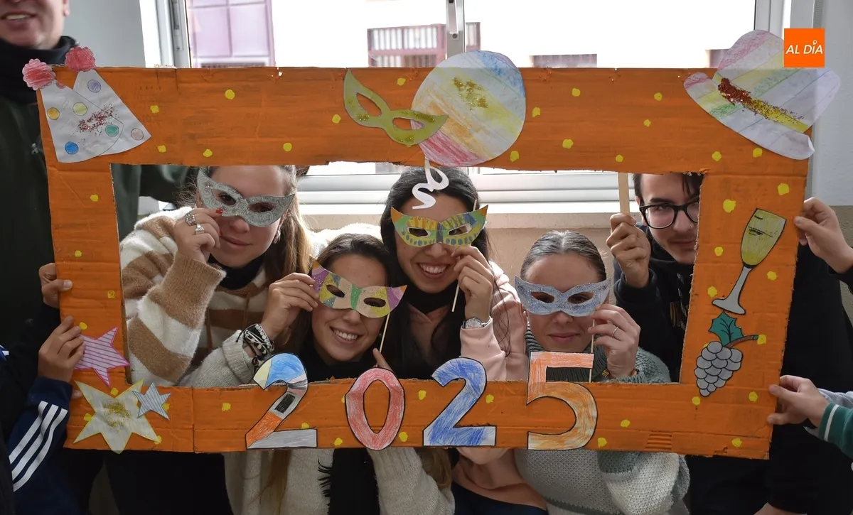 Foto 11 - Conciliamos da la bienvenida al 2025 con sus propias Campanadas