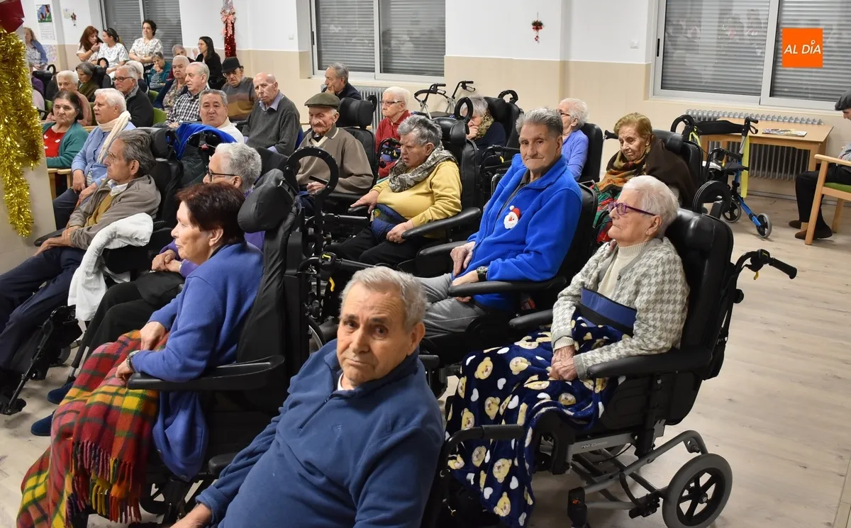 Foto 10 - Aires del &Aacute;gueda prosigue en la Residencia Mixta con su completa ronda de actuaciones