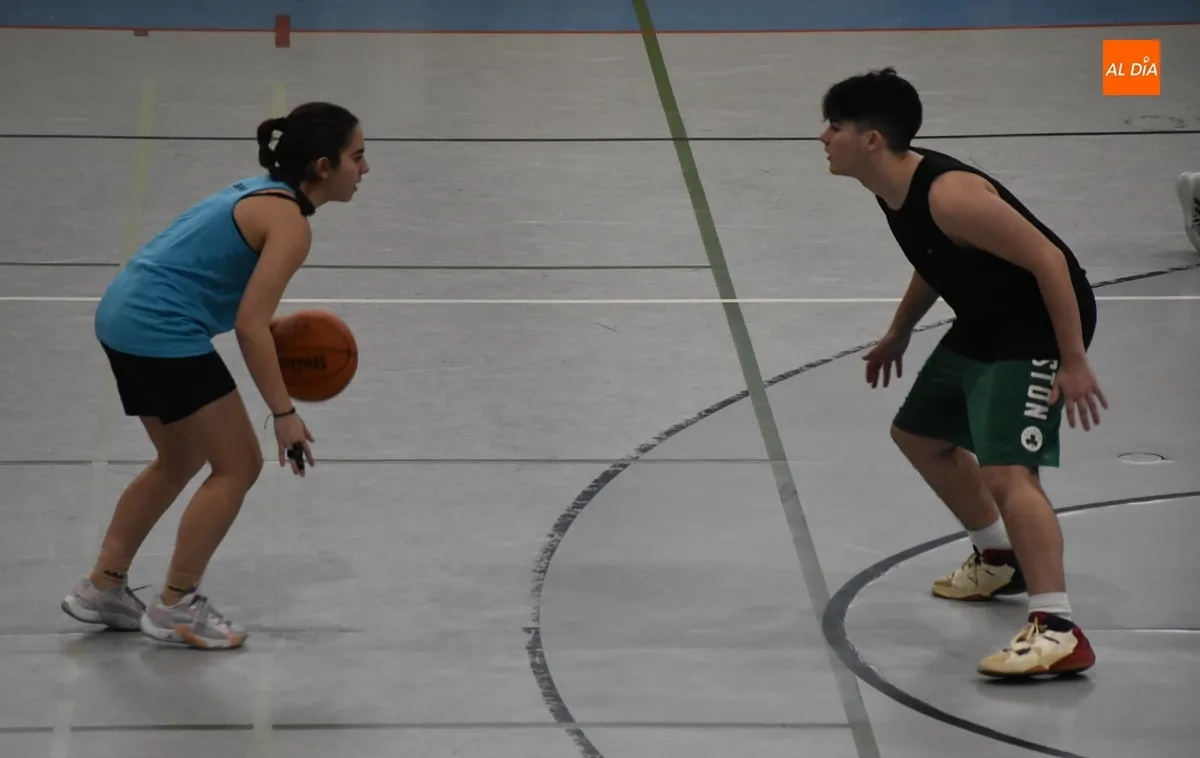 Foto 2 - 9 equipos disputan el Torneo Navide&ntilde;o de Basket 3x3 de la UD Mirobrigense