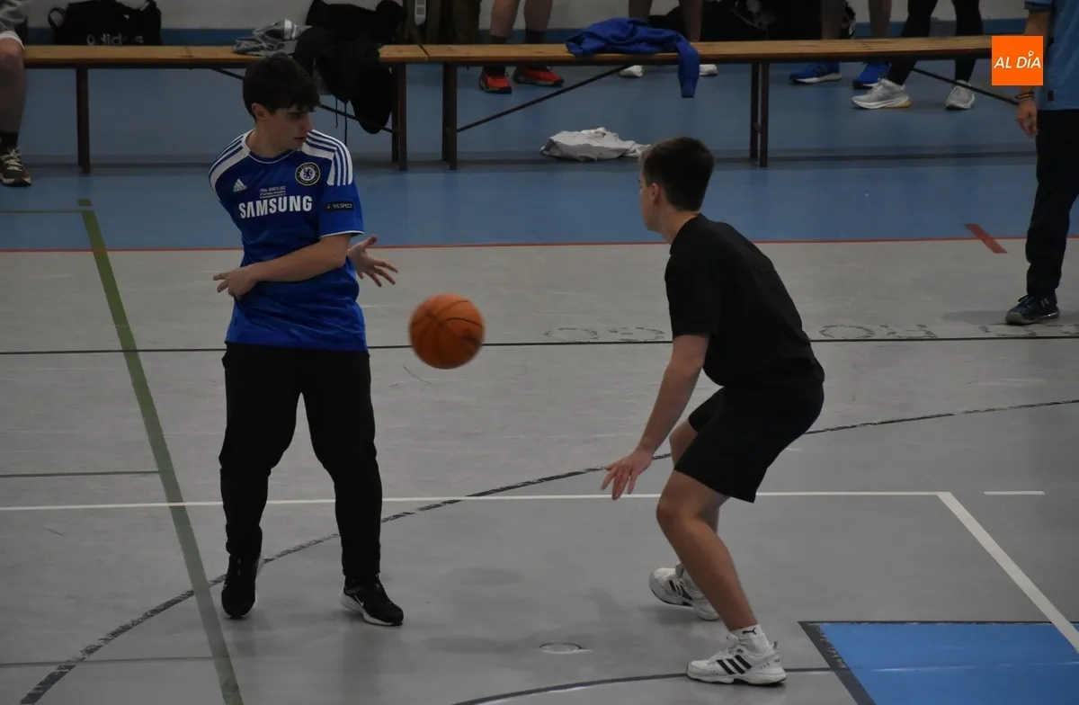 Foto 4 - 9 equipos disputan el Torneo Navide&ntilde;o de Basket 3x3 de la UD Mirobrigense