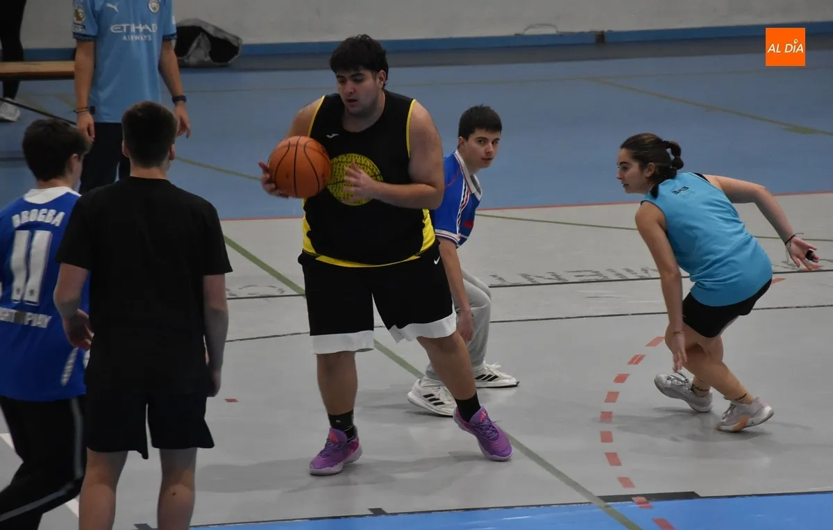Foto 5 - 9 equipos disputan el Torneo Navide&ntilde;o de Basket 3x3 de la UD Mirobrigense