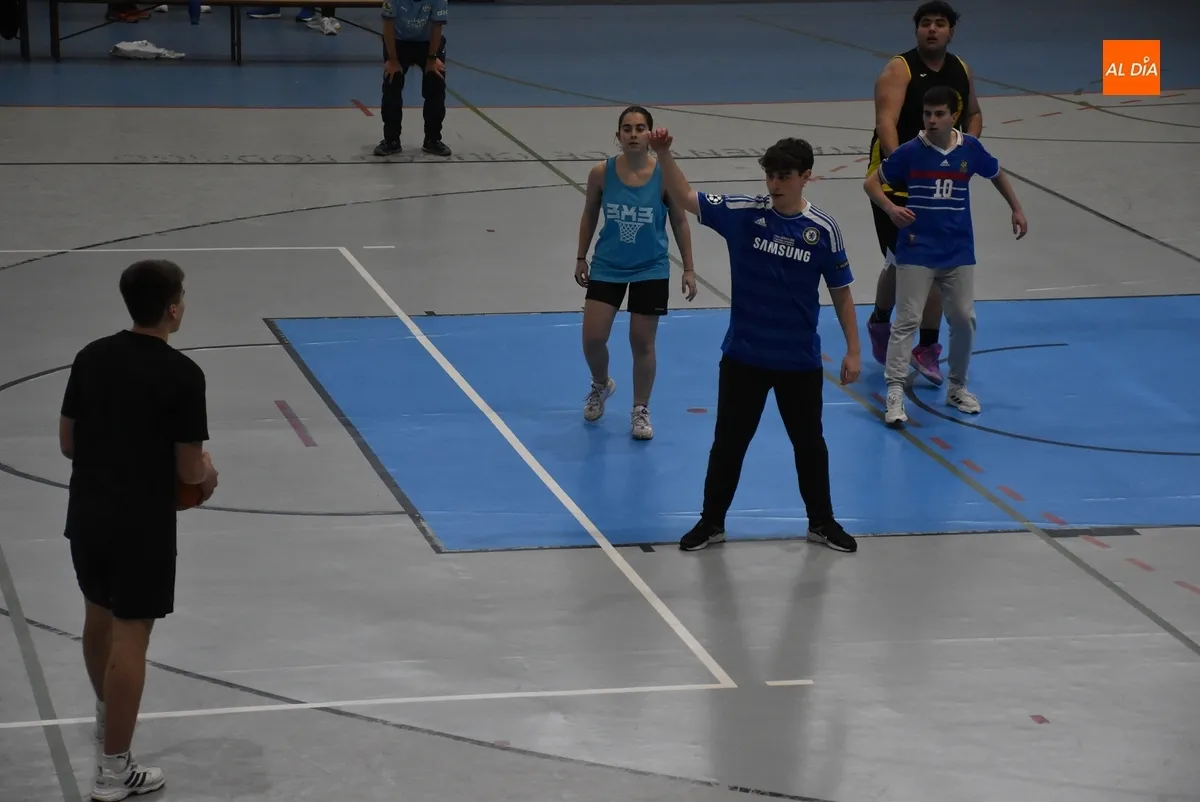 Foto 6 - 9 equipos disputan el Torneo Navide&ntilde;o de Basket 3x3 de la UD Mirobrigense