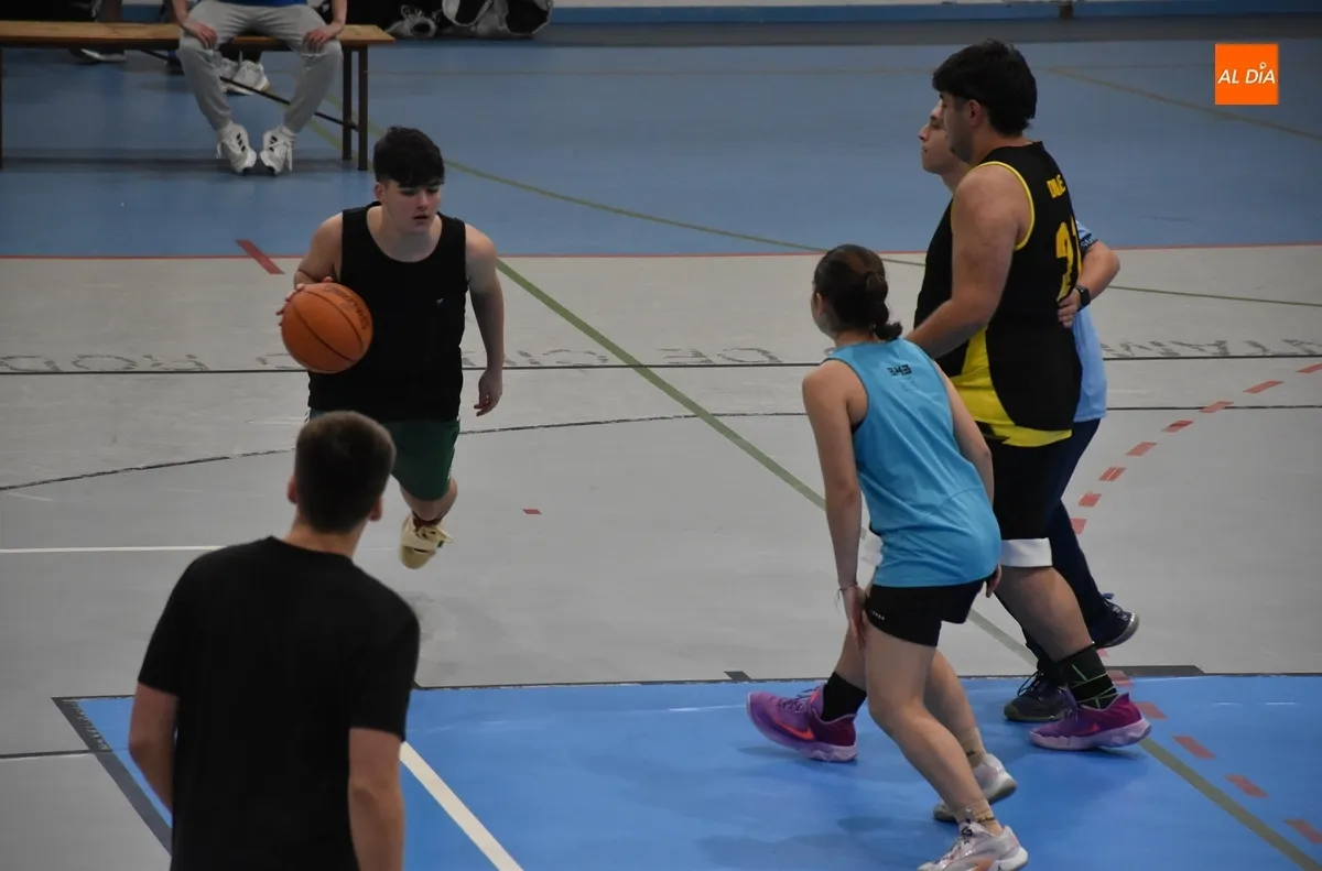 Foto 7 - 9 equipos disputan el Torneo Navide&ntilde;o de Basket 3x3 de la UD Mirobrigense